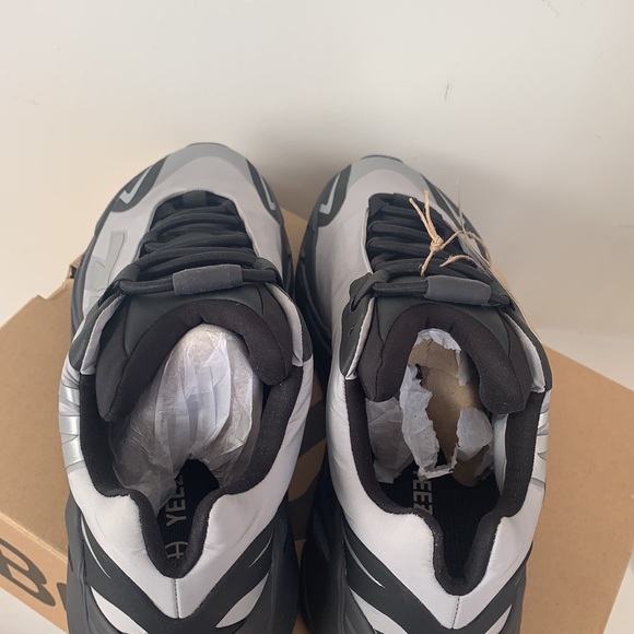 Yeezy 700 boost 🔥🔥🔥🔥🔥 - Picture 5 of 7